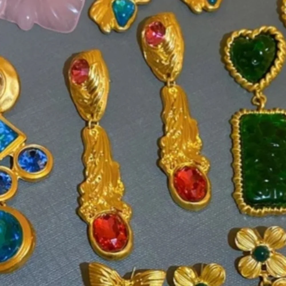 NWT Vintage Baroque Palace Red Crystal Gold Drop Earrings